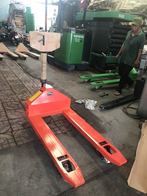Xe nâng tay 5 tấn càng rộng Niuli
